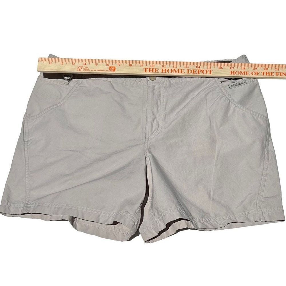 Columbia Women's Large Beige Khaki Shorts Outdoor Active Zip Toggle Mid-Rise - Picture 4 of 6